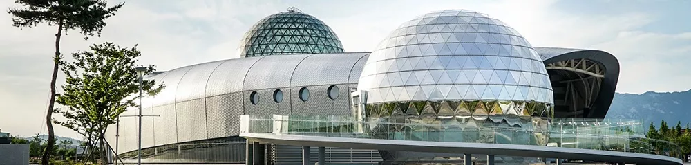 探索未来：韩国首个360°影院Space 360的沉浸体验