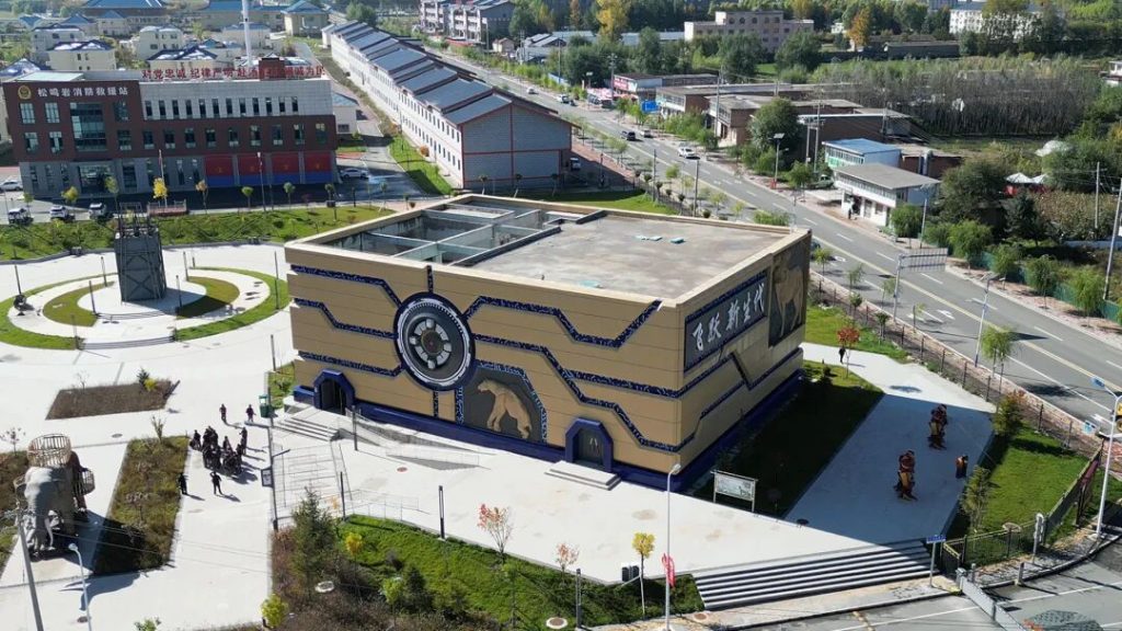 一“幕”倾城！观度飞行球幕带火新地标，甘肃松鸣岩掀起科普研学风暴￼