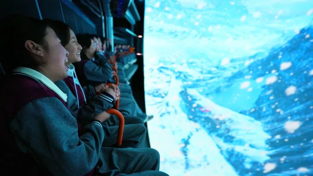 一“幕”倾城！观度飞行球幕带火新地标，甘肃松鸣岩掀起科普研学风暴￼