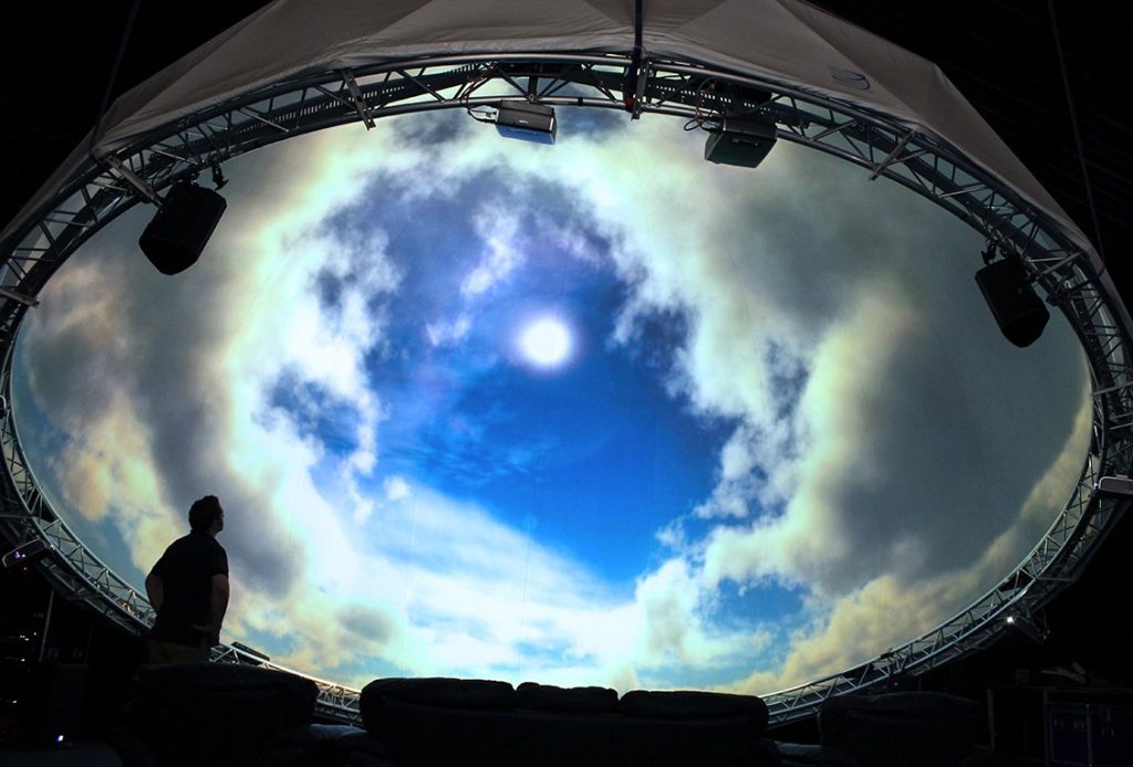 深圳观度科技穹顶式球幕投影：超震撼观影视觉体验